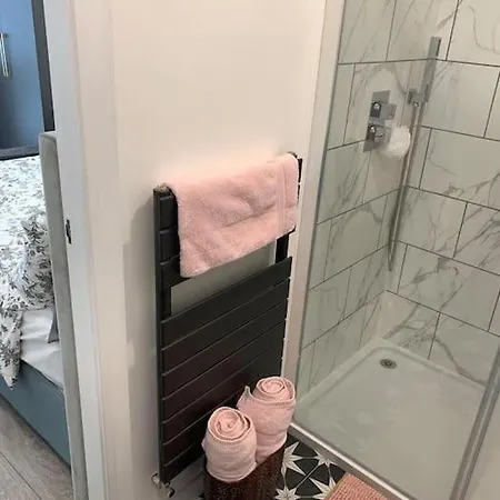 Private Entrance 1 Bed Studio Salford - Perfect Location For Concerts, Rhs Gardens, Manchester City Centre And Salford Quays Extérieur photo