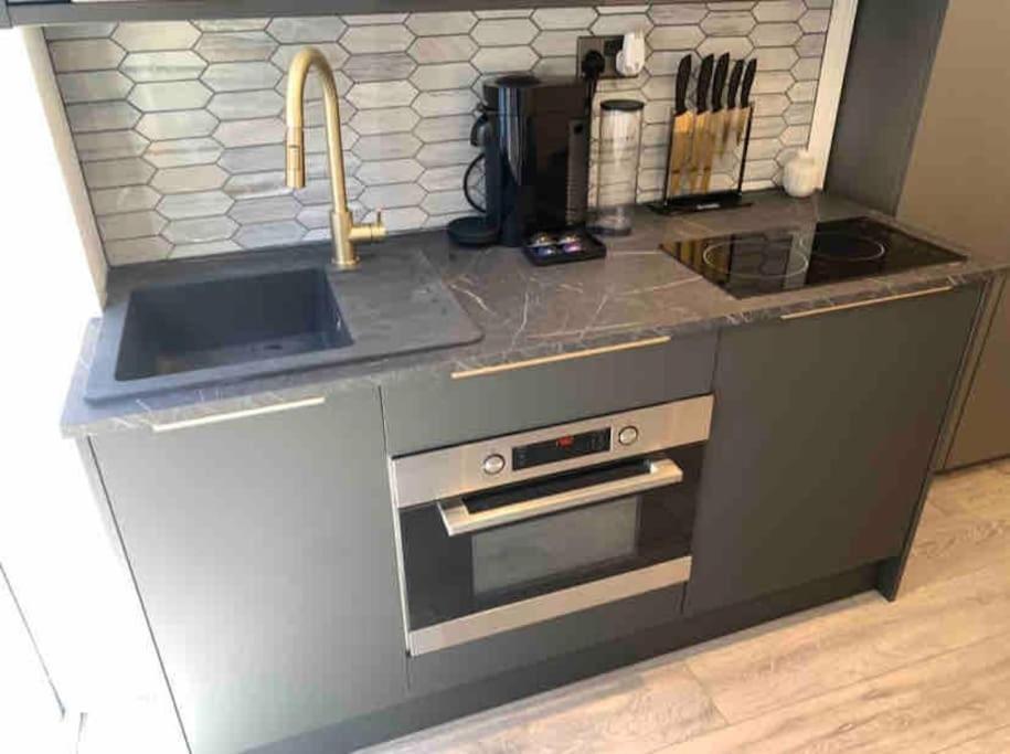 Private Entrance 1 Bed Salford - Perfect Location For Concerts, Rhs Gardens, Centre And Salford Quays *