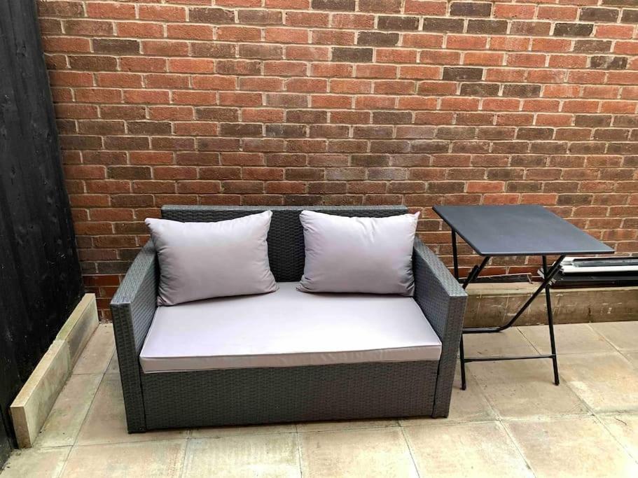 Appartement Private Entrance 1 Bed Salford - Perfect Location For Concerts, Rhs Gardens, Centre And Salford Quays