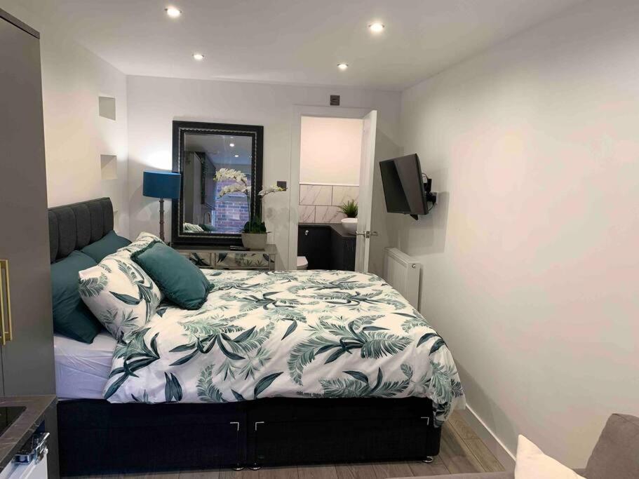 Appartement Private Entrance 1 Bed Salford - Perfect Location For Concerts, Rhs Gardens, Centre And Salford Quays