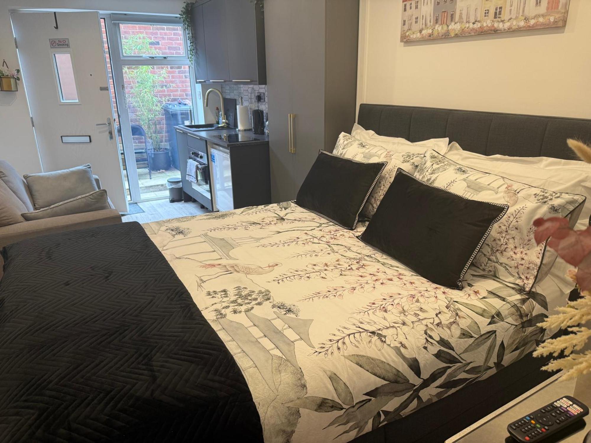 Private Entrance 1 Bed Salford - Perfect Location For Concerts, Rhs Gardens, Centre And Salford Quays Appartement *