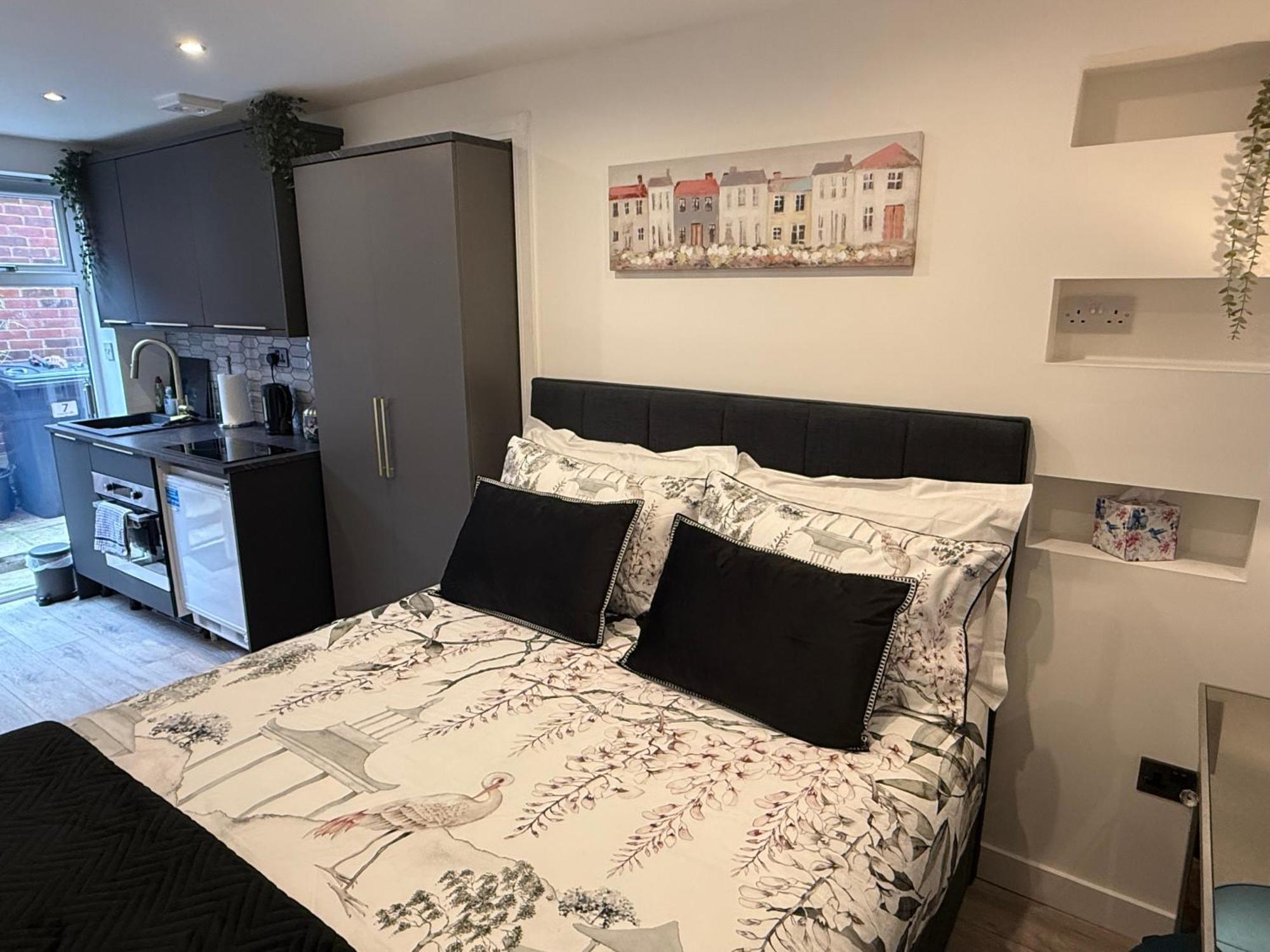 Private Entrance 1 Bed Salford - Perfect Location For Concerts, Rhs Gardens, Centre And Salford Quays Appartement Manchester