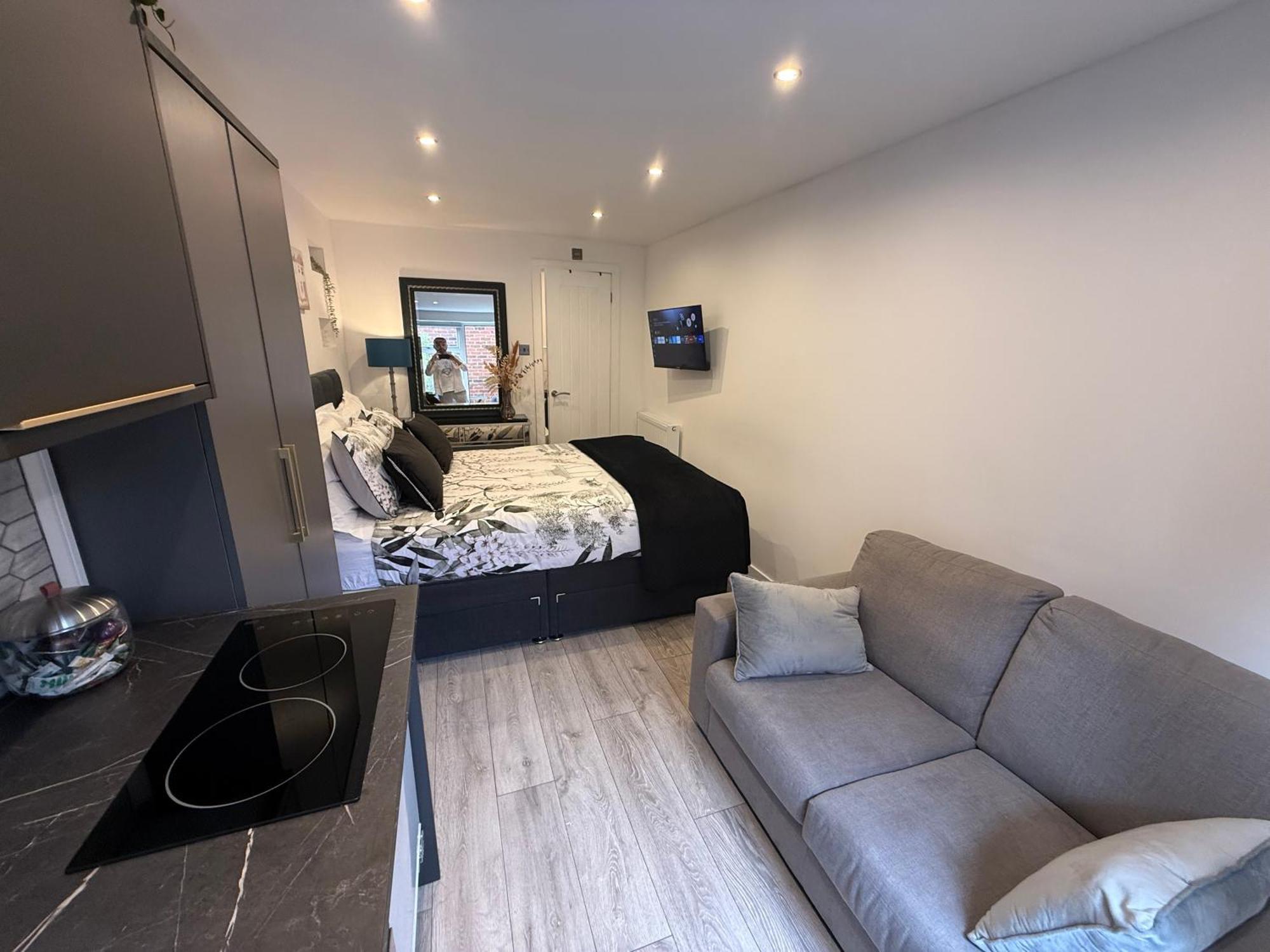 Private Entrance 1 Bed Salford - Perfect Location For Concerts, Rhs Gardens, Centre And Salford Quays * Manchester